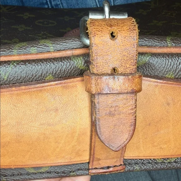 Louis Vuitton vintage Crossbody bag adjustable strap good used condition - Picture 5 of 16